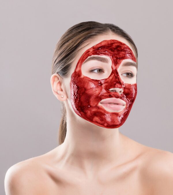 Red Botox Mask von Utsukusy - bei der Massage verändert sich die Farbe von Weiß in Rot