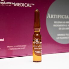 Ampulle mit Artificial Skin Serum von Utsukusy Cosmetics