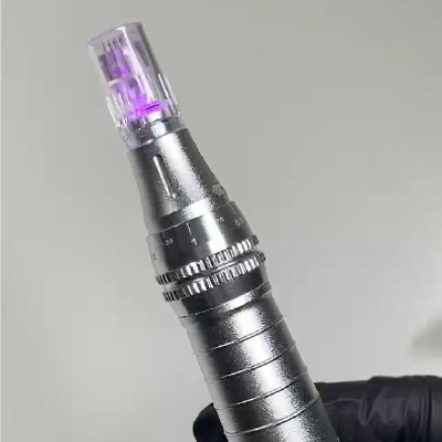 Dermapen mit violettem LED-Licht | Utsukusy